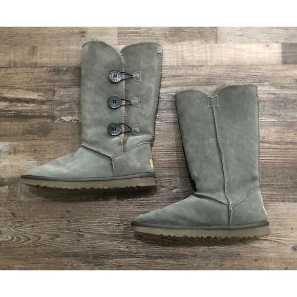 UGG Bailey Button Triplet Grey Gray Womens Size 12 Boot Shearling Style - Picture 1 of 7